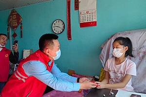 风雨逆境 温暖相伴