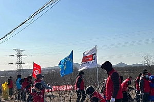 【文冠振兴乡村】——除草护绿,让我们一起感受春天的气息。