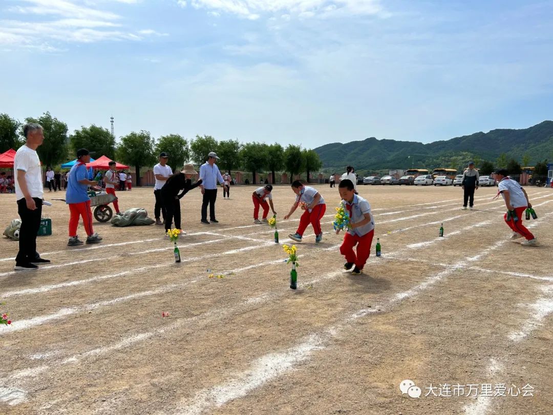 红领巾飞扬 助梦促成长