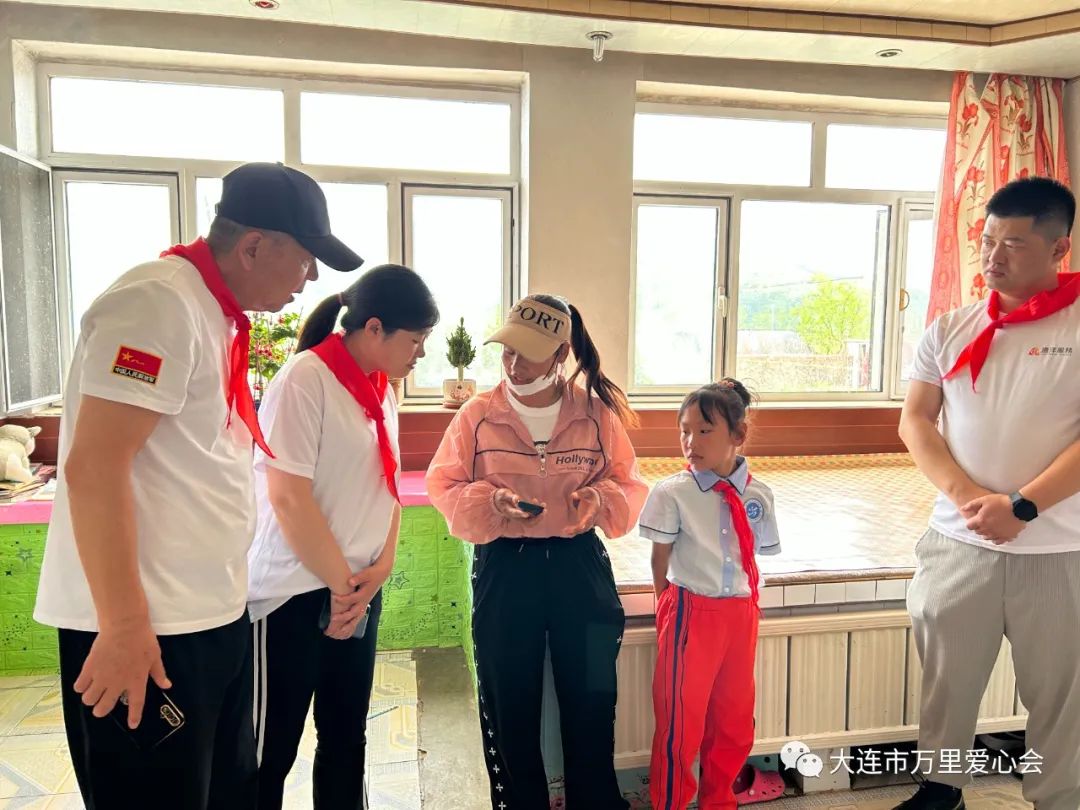 红领巾飞扬 助梦促成长