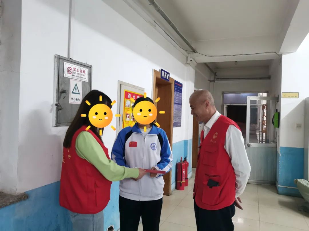 大连金州新区万里爱心会“爱心守护 照亮童年”儿童服务示范项目5月份回访活动