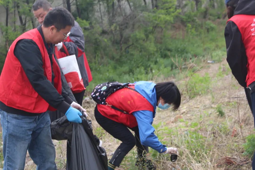 捡约自然,守护绿野——万里爱心会·大黑山环保活动
